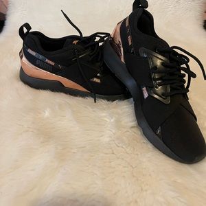 Muse X-2 Metallic puma size 7.5